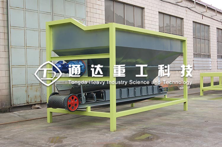 鏟車喂料機(jī).jpg